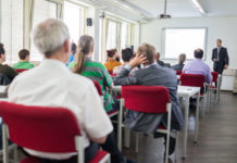 Pracownicy i szkolenie w dzień wolny od pracy