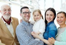 ZUS: Ojcowie coraz częściej korzystają z urlopów rodzicielskich – ale tempo wzrostu spada